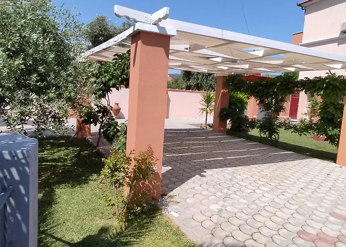 Daire Olive Grove House *